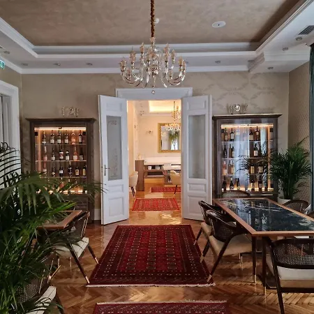 Отель Queen Palace Нови-Сад