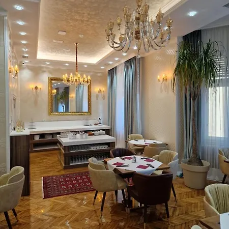 Отель Queen Palace Нови-Сад