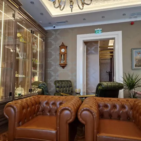 Queen Palace Hotel *