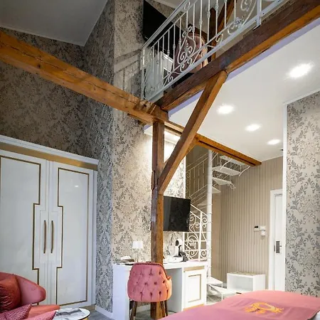 Queen Palace *