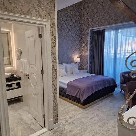 Queen Palace Hotel