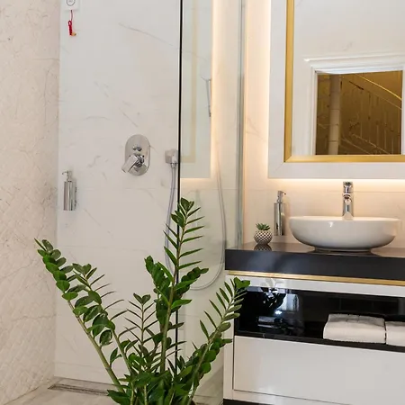 Queen Palace Hotel Nowy Sad