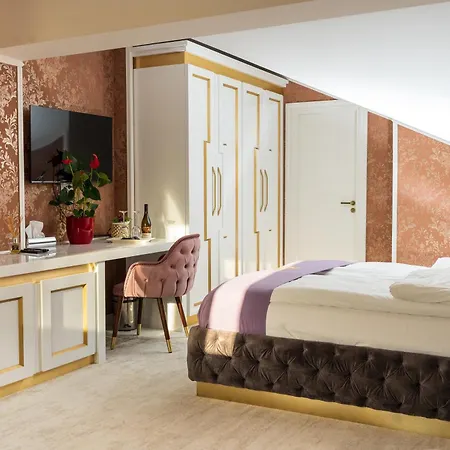 Hotel Queen Palace *