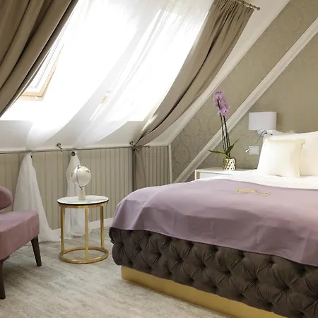 Queen Palace *