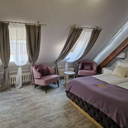 Queen Palace *