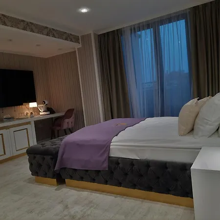 Queen Palace * Nowy Sad